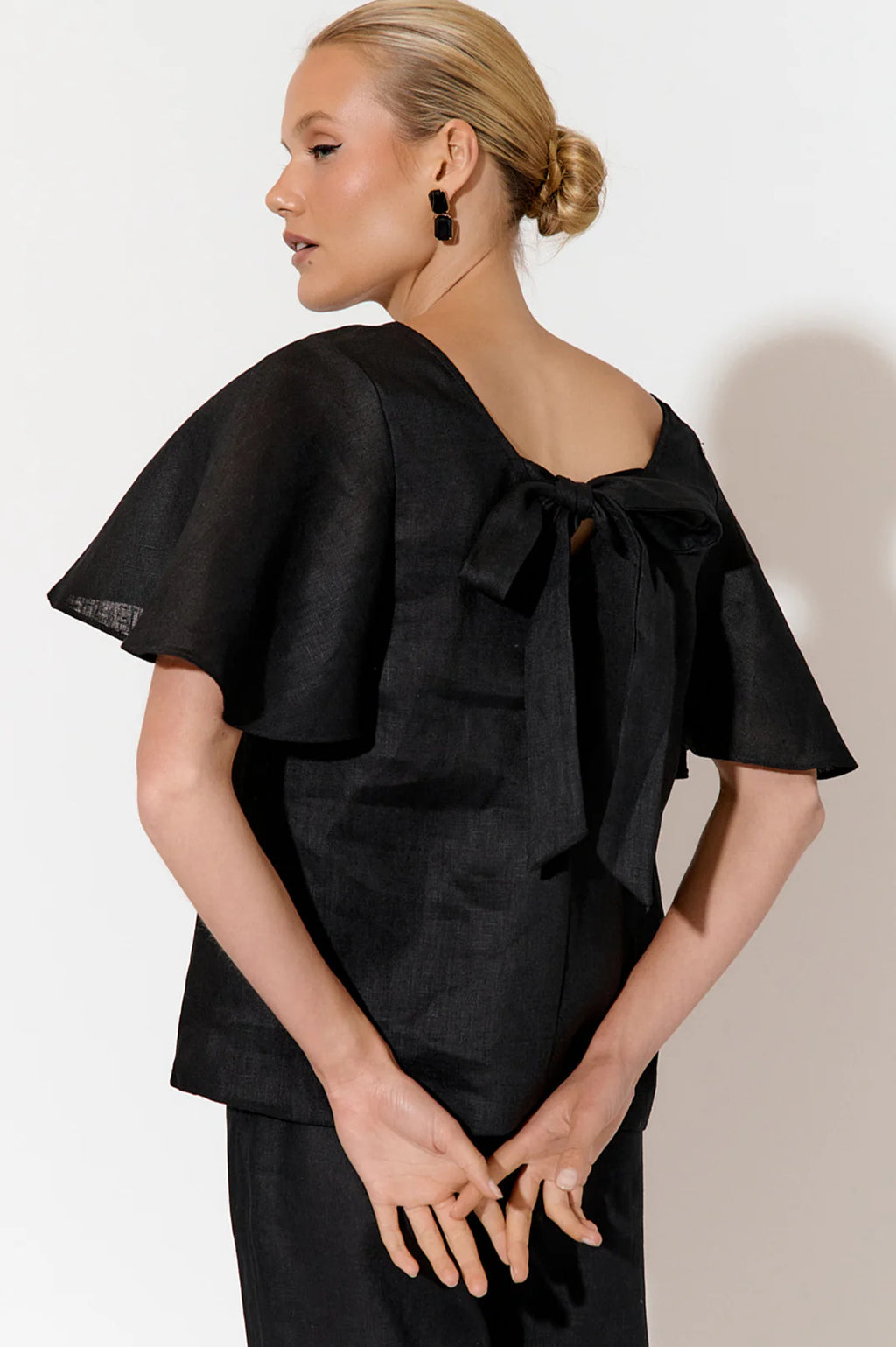 Theo Linen Flutter Sleeve Top (Black)