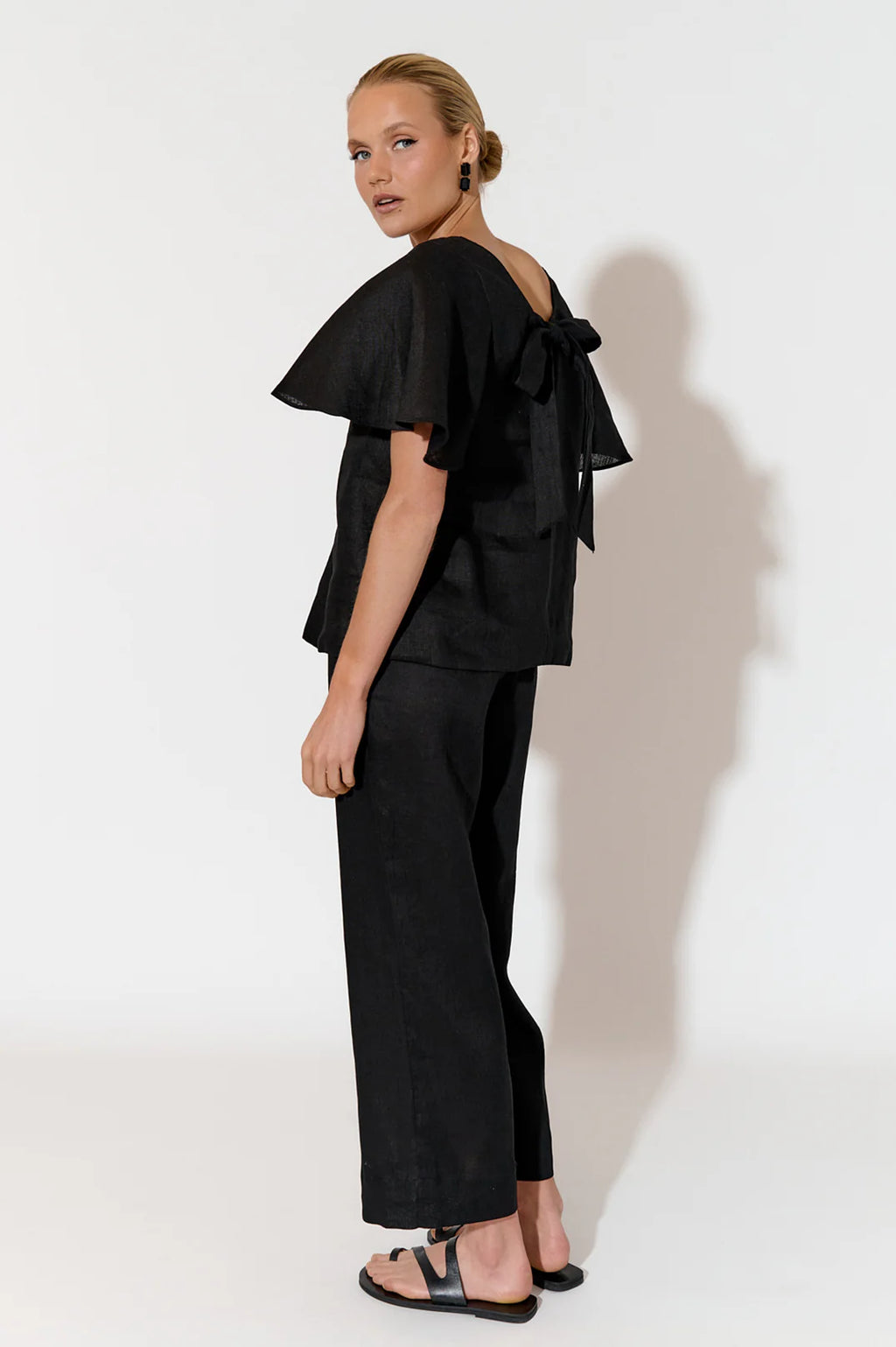 Theo Linen Flutter Sleeve Top (Black)