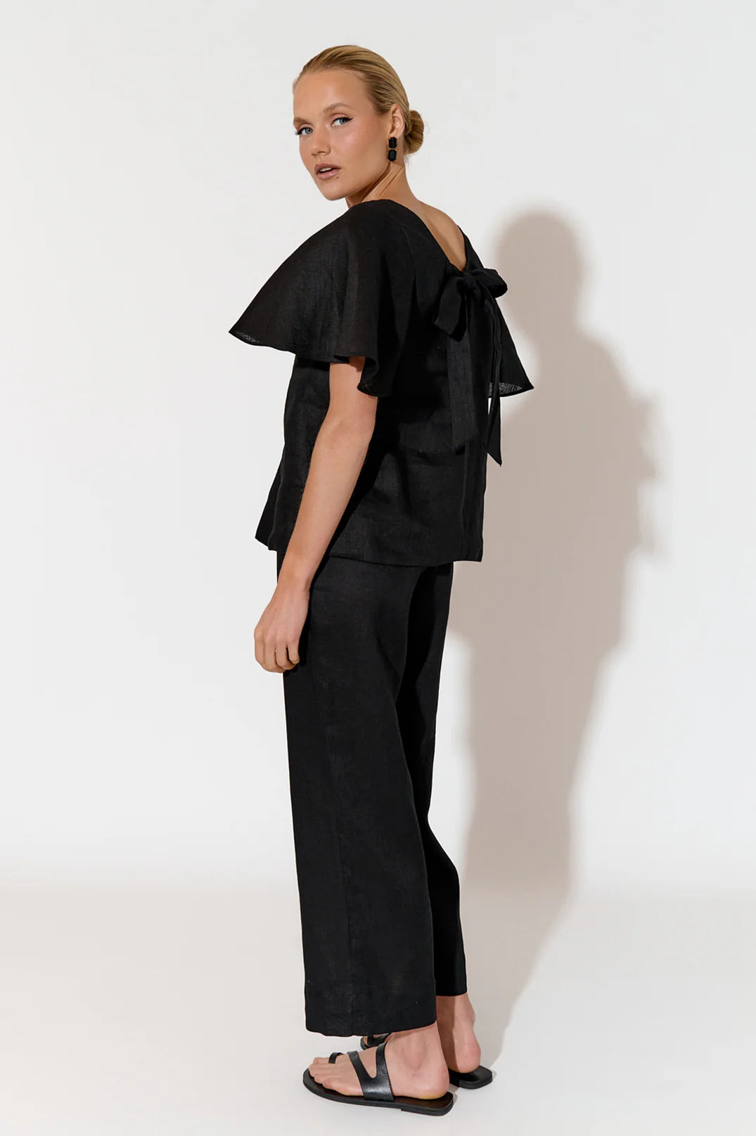 Theo Linen Flutter Sleeve Top (Black)