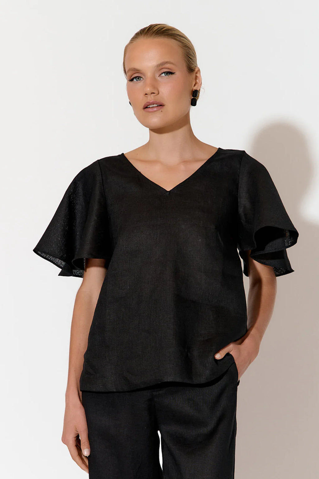 Theo Linen Flutter Sleeve Top (Black)
